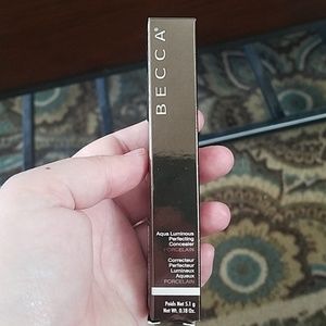 Becca aqua luminous concealer